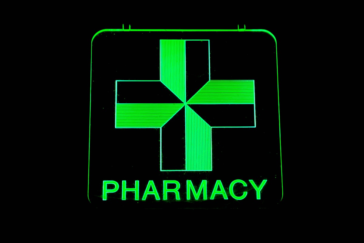 farmacias de turno letrero cruz