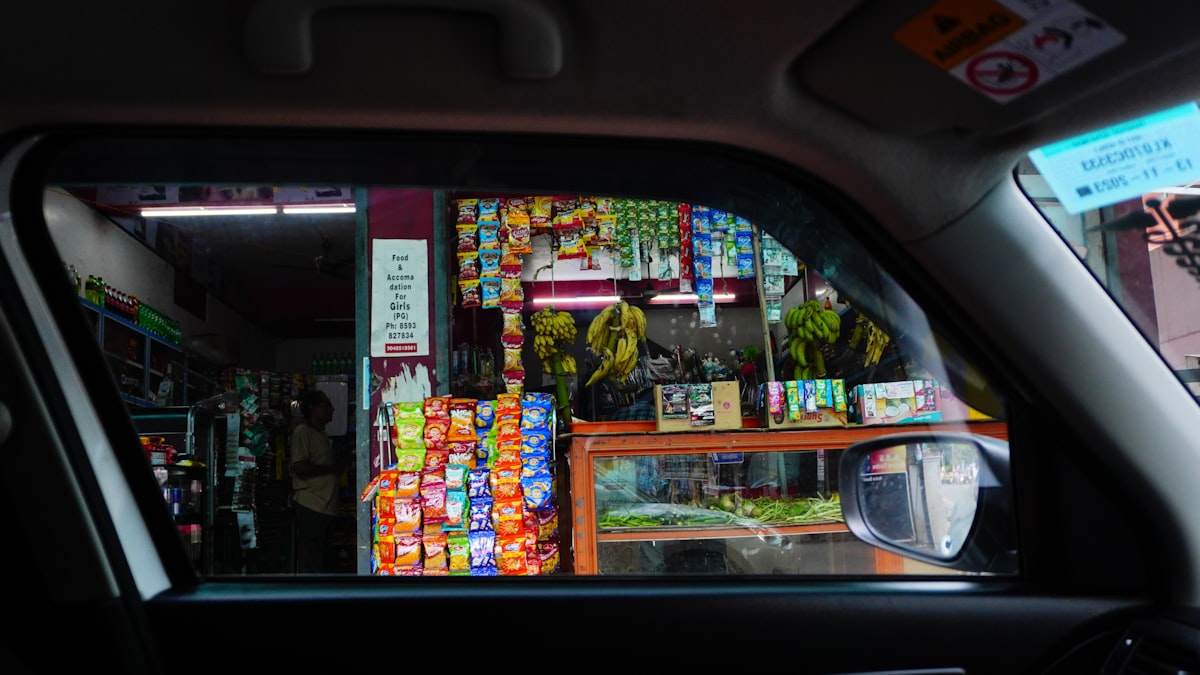 farmacias yza tienda ventana auto