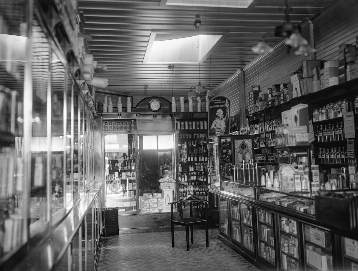 fm moderna farmacia vintage